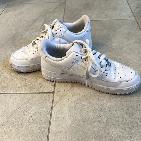 White AF1 - Picture 3 of 5